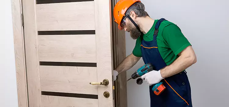 Replace Internal Door Handle with Lock Lake in the Hills